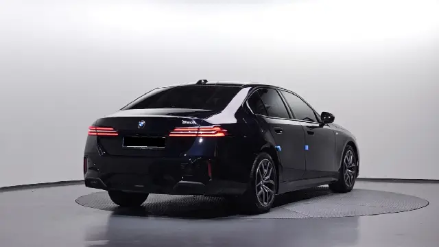 BMW 5 Series 2023, 7 306 км