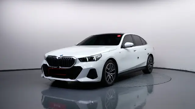 BMW 5 Series 2023, 6 106 км