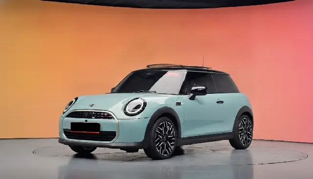 Mini Cooper 2024, 17 886 км