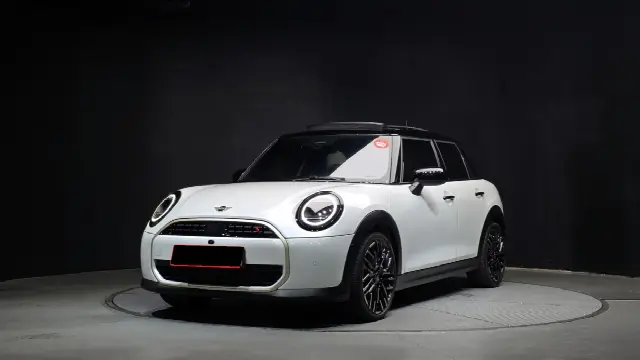 Mini Cooper 2024, 6 054 км