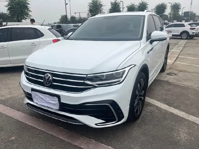 Volkswagen Tiguan L Pro 2024, 36 000 км