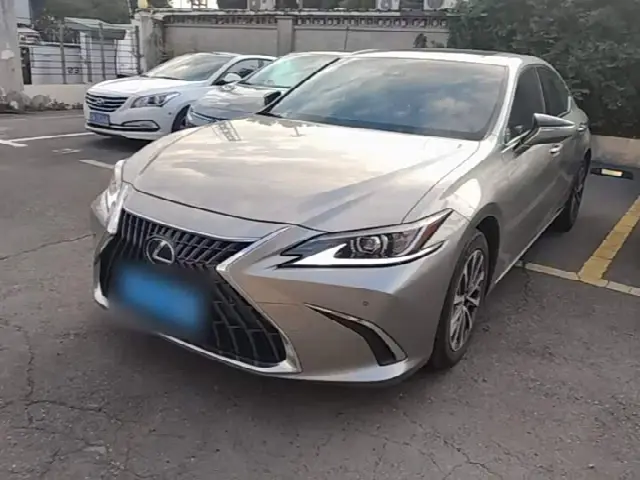 Lexus ES 2022, 26 900 км