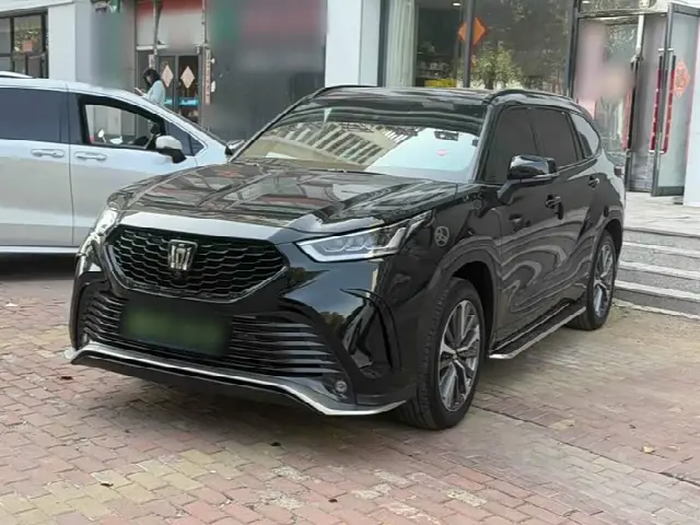 Toyota Crown Kluger 2024, 20 800 км
