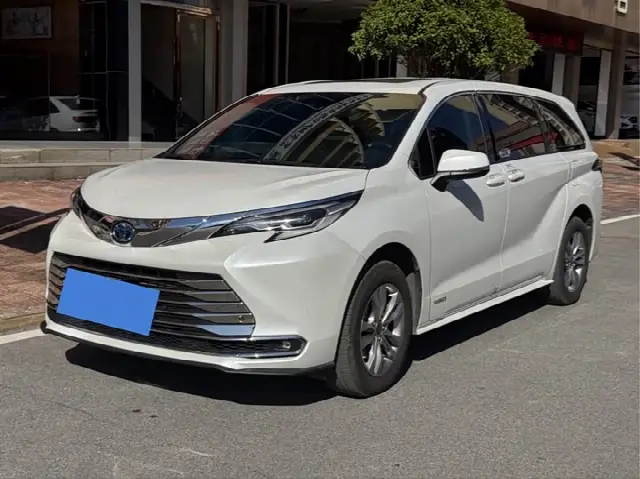 Toyota Sienna 2023, 31 000 км