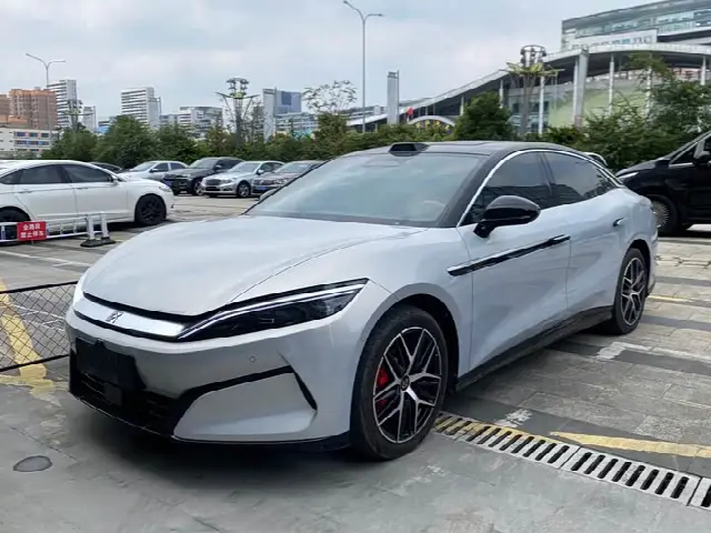 BYD Han L 2025, 18 000 км