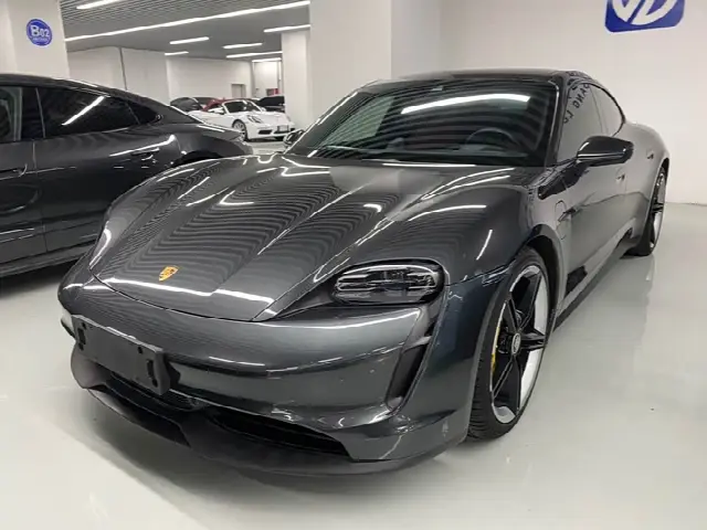 Porsche Taycan 2022, 45 000 км
