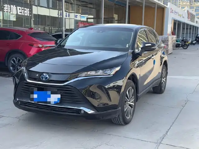 Toyota Harrier 2023, 10 000 км