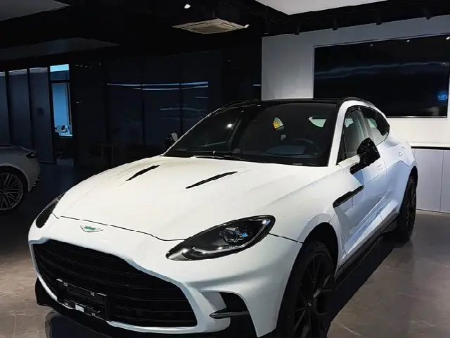 Aston Martin DBX 2025, новый