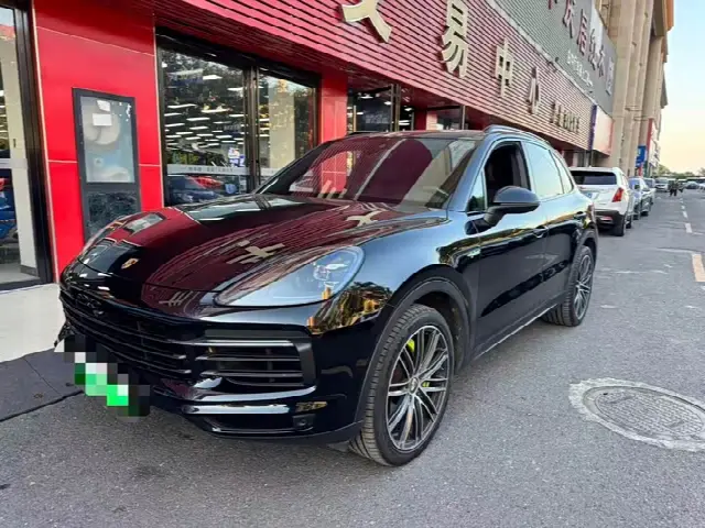 Porsche Cayenne Hybrid 2021, 73 000 км