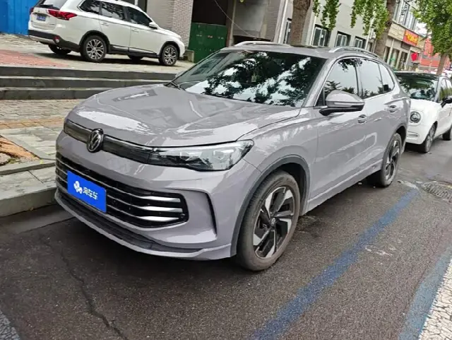 Volkswagen Tiguan L Pro 2024, 17 700 км