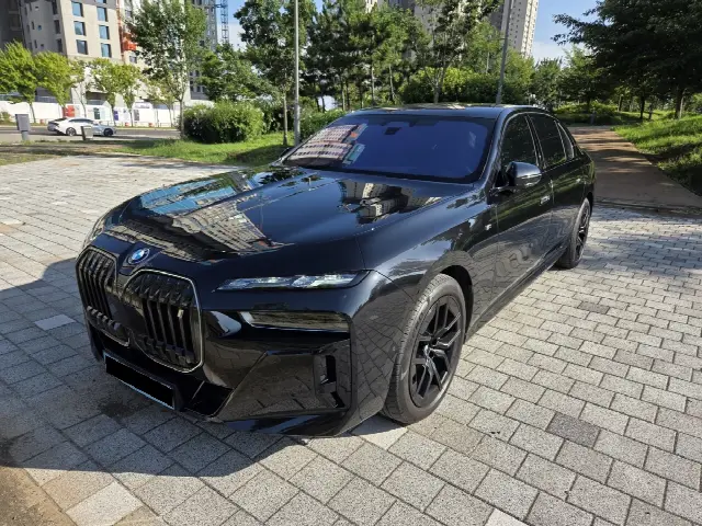BMW i7 2022, 34 400 км