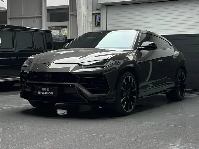 Lamborghini Urus 2021, 22 000 км