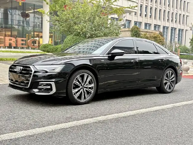Audi A6L 2025, 18 000 км