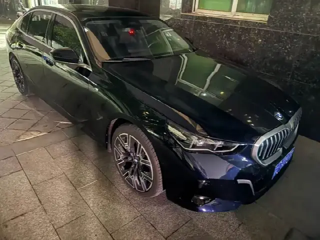 BMW 5 Series 2025, 40 000 км