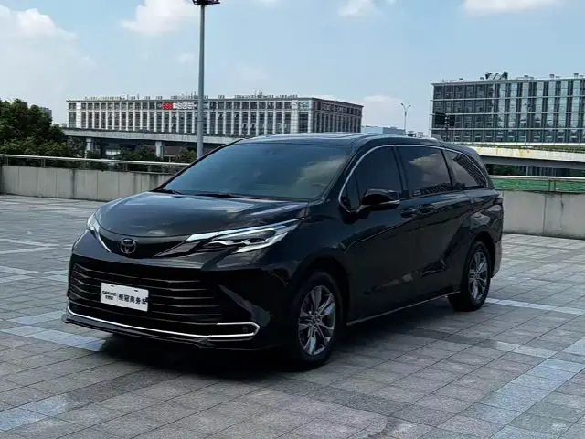 Toyota Sienna 2026, 12 000 км
