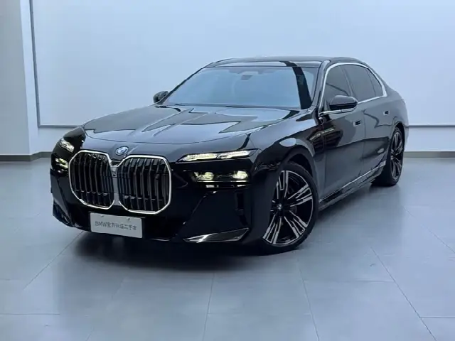 BMW i7 2023, 26 000 км