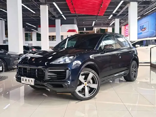 Porsche Cayenne 2020, 16 000 км