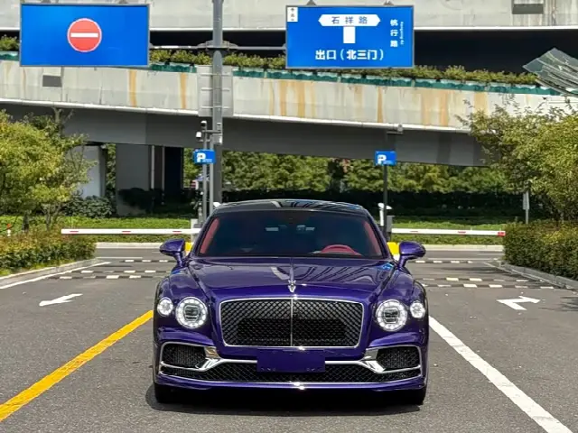 Bentley Flying Spur 2024, новый