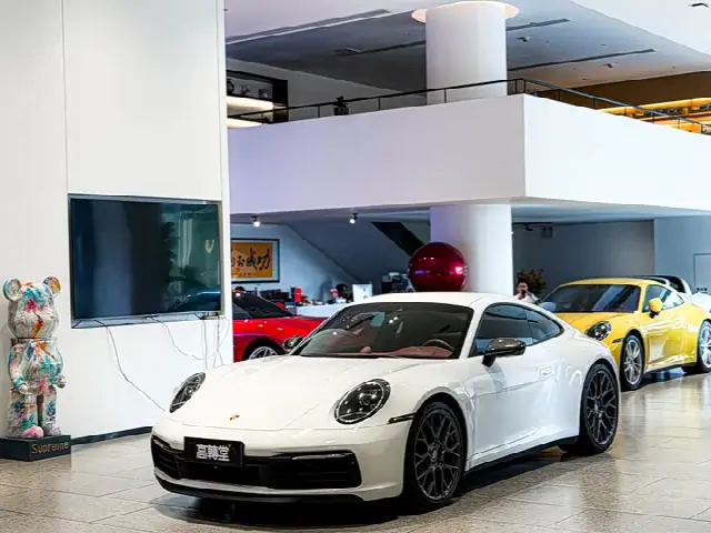 Porsche 911 2023, 4 000 км