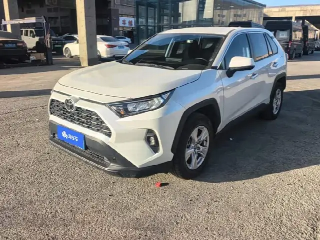 Toyota RAV4 2024, 56 800 км