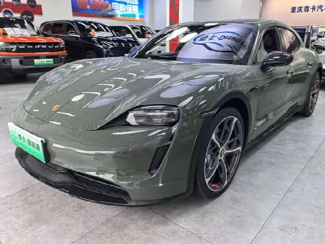 Porsche Taycan 2022, 35 800 км