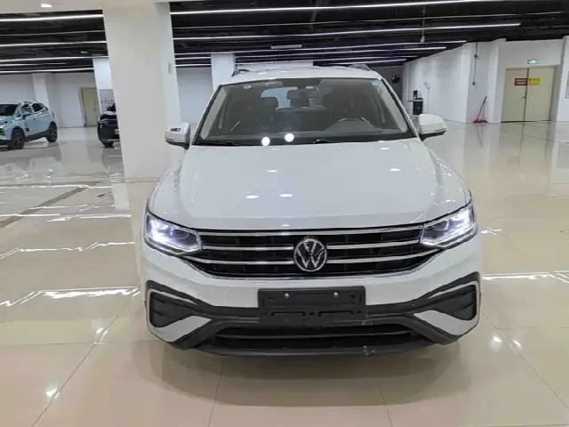Volkswagen Tiguan L Pro 2023, 30 000 км