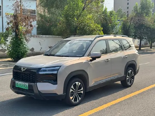 Wuling Starlight 560 Hybrid/EV 2026, новый
