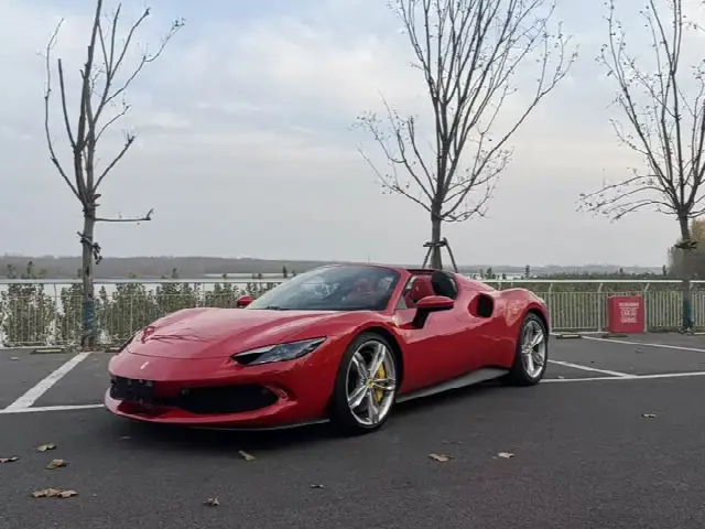 Ferrari 296 2022, 9 000 км