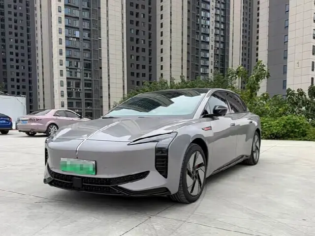 Hongqi EH7 2025, 12 000 км