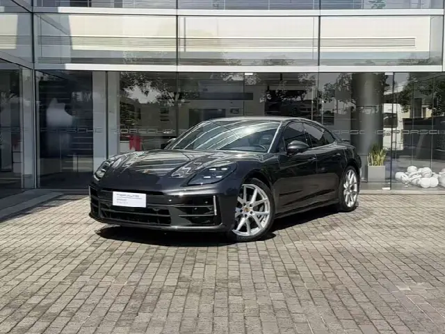Porsche Panamera 2024, 22 000 км