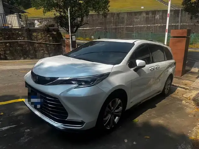 Toyota Sienna 2024, 30 000 км