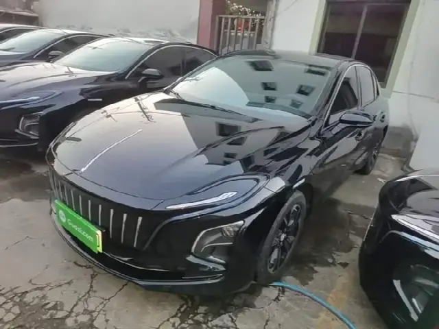 Hongqi E-QM5 2023, 33 200 км