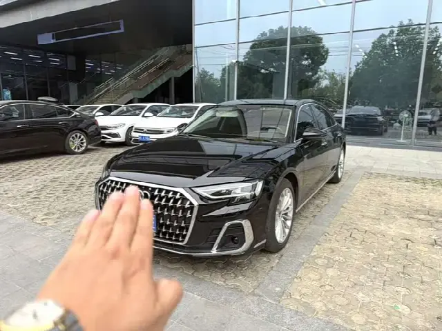 Audi A8 2023, 55 000 км