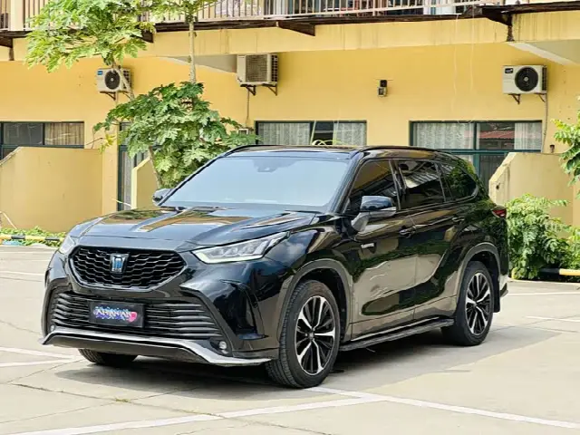 Toyota Crown Kluger 2023, 37 000 км
