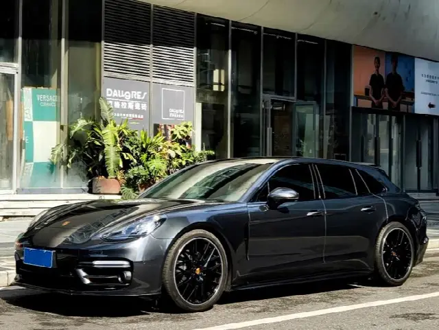 Porsche Panamera 2023, 29 000 км