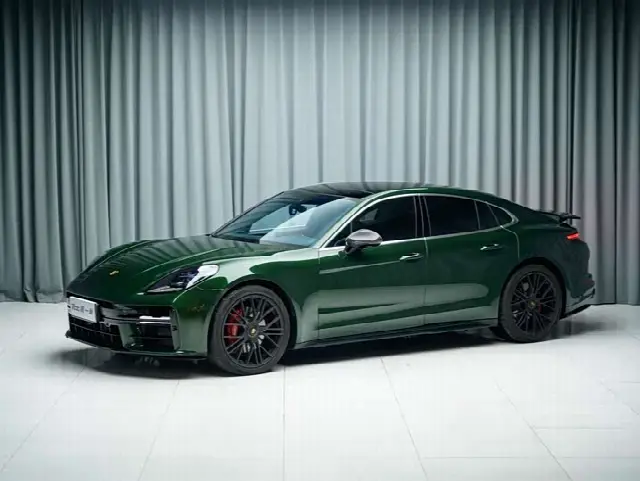 Porsche Panamera 2024, 32 000 км