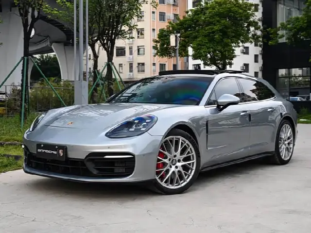 Porsche Panamera 2023, 23 000 км