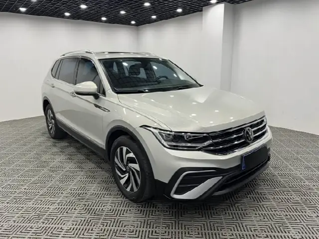 Volkswagen Tiguan L Pro 2023, 35 300 км