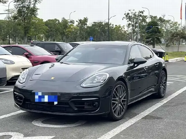 Porsche Panamera 2023, 31 000 км