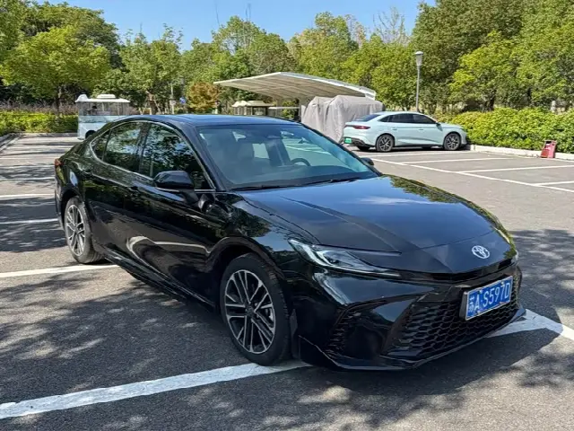 Toyota Camry 2026, 15 000 км