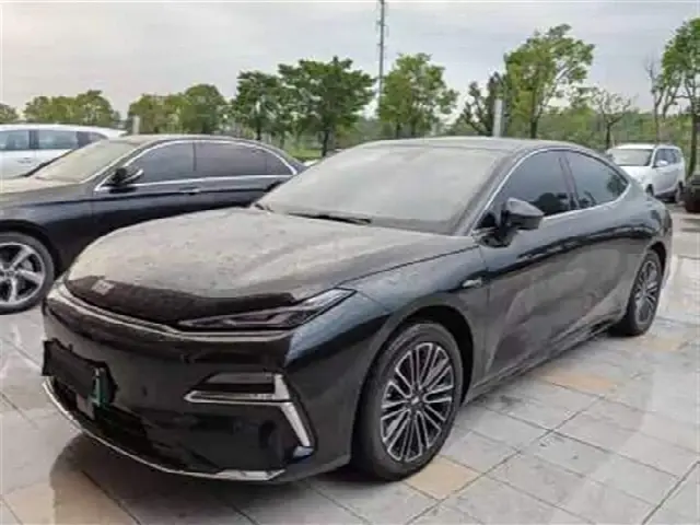 Geely Galaxy Starshine 8 EM-i 2025, 10 600 км