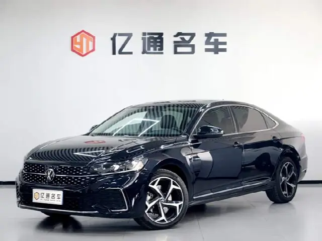 Volkswagen Passat 2023, 70 000 км