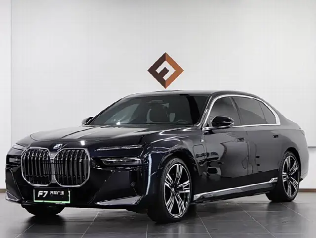 BMW i7 2023, 33 000 км