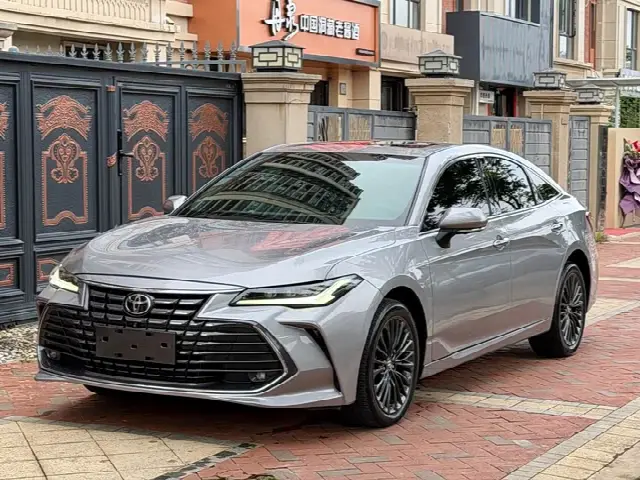Toyota Avalon 2022, 30 000 км