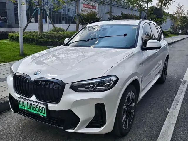 BMW iX3 2024, 28 000 км