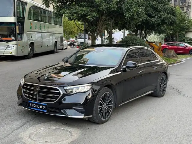 Mercedes-Benz E-Class 2025, 33 000 км