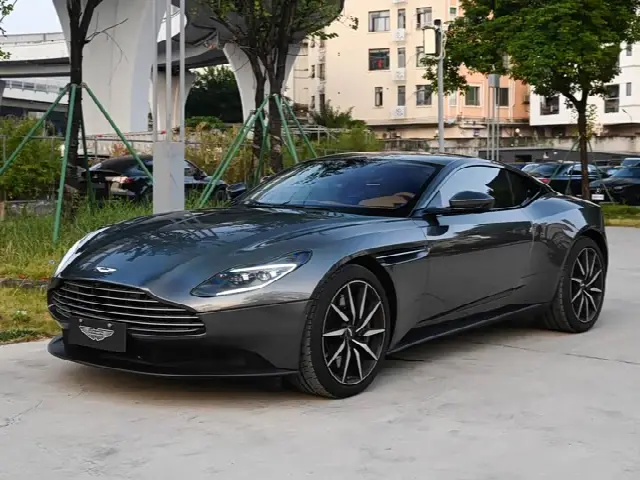 Aston Martin DB11 2022, 2 000 км