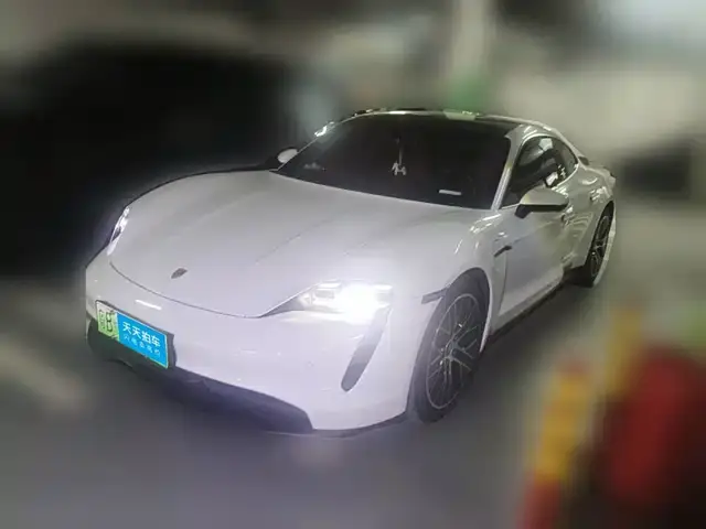 Porsche Taycan 2022, 36 880 км