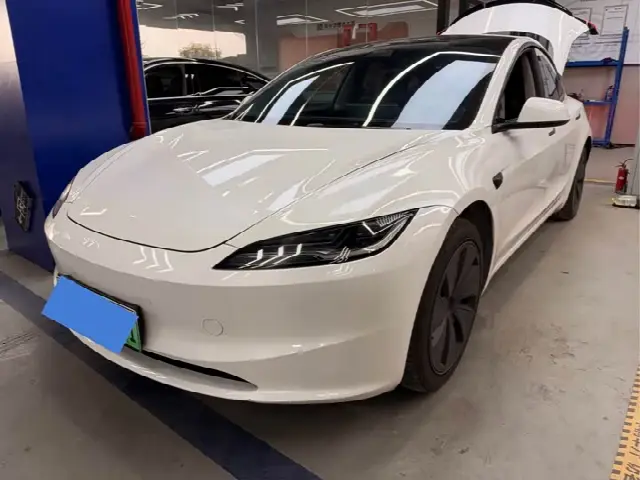 Tesla Model 3 2023, 34 000 км