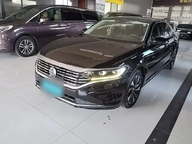 Volkswagen Passat 2023, 94 900 км